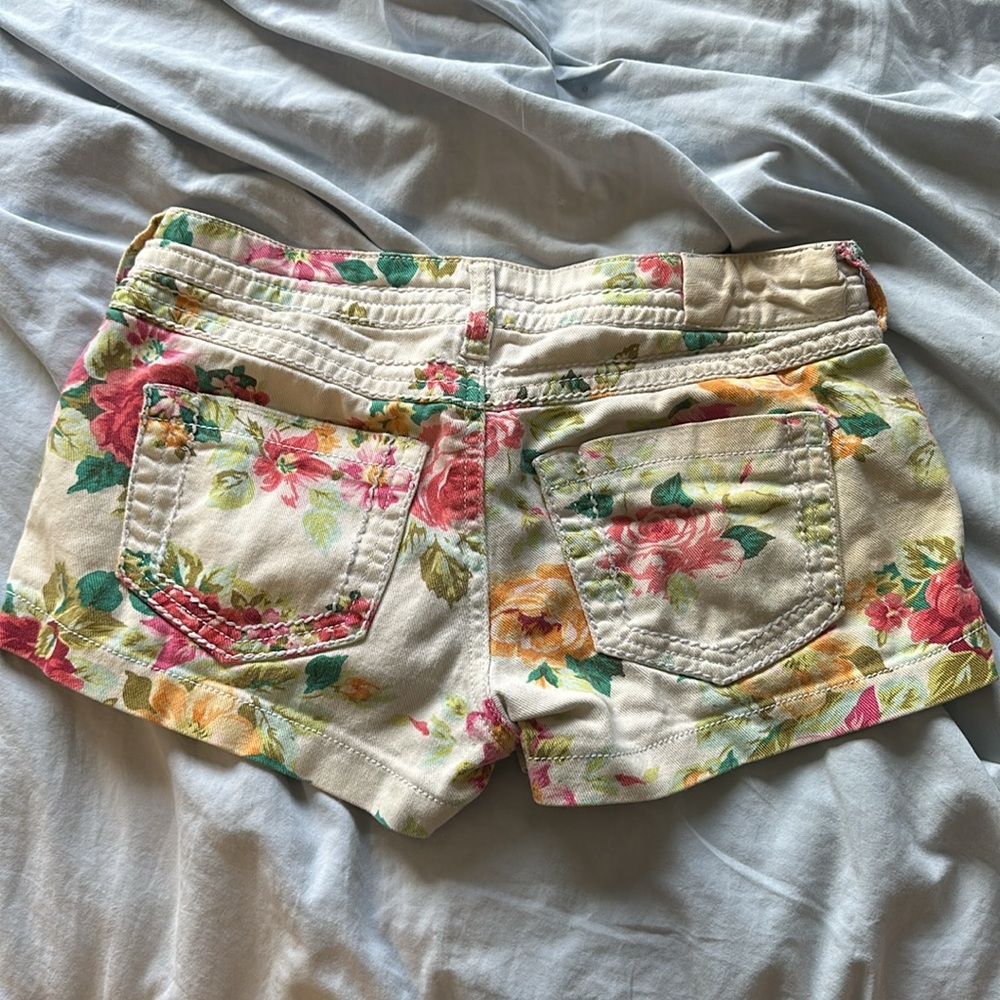 Vanilla Star Denim Floral Print Shorts Size 7 - Picture 4 of 4